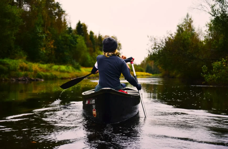 How to steer a Canoe
