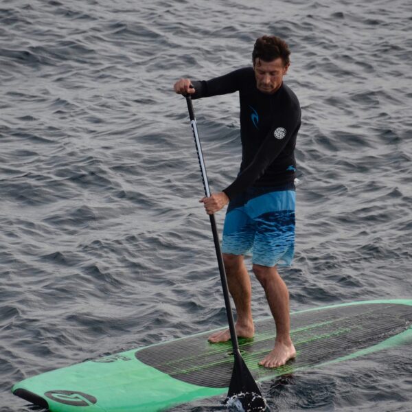 A man standing on a paddleboard