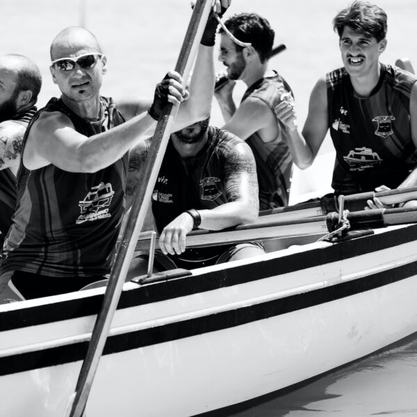 How Many People Can Fit In A Canoe?